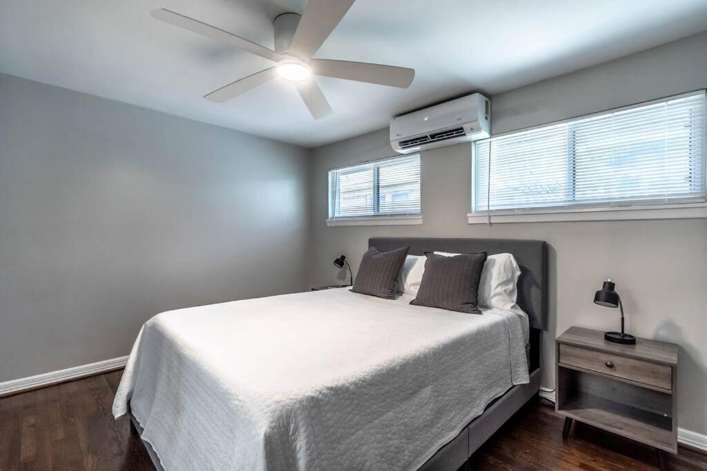 Apartment Roomy Urban Montrose! Free Parking #16