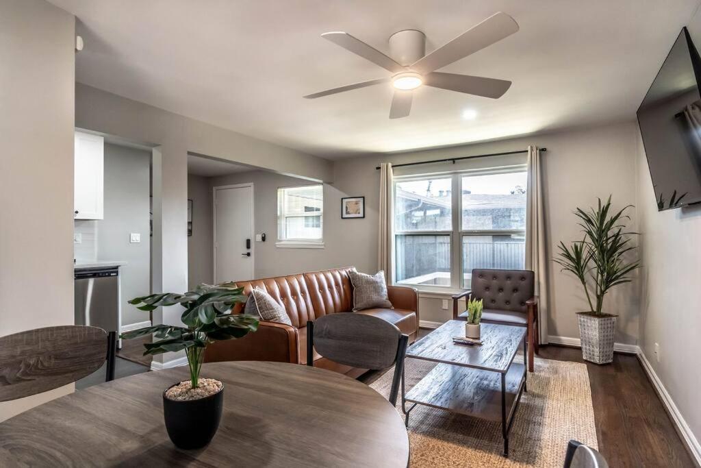 Roomy Urban Montrose! Free Parking #16